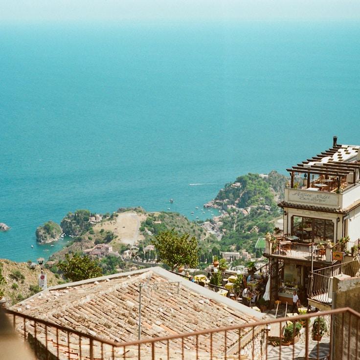 Outdoor terrace seating suitable for families in Paris